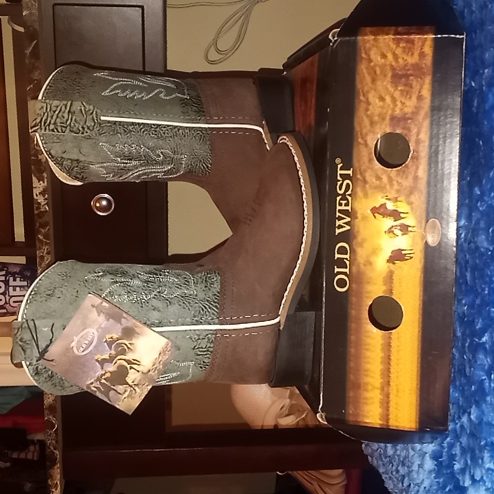 Kids boots